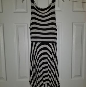 Cute sleeveless striped dress
